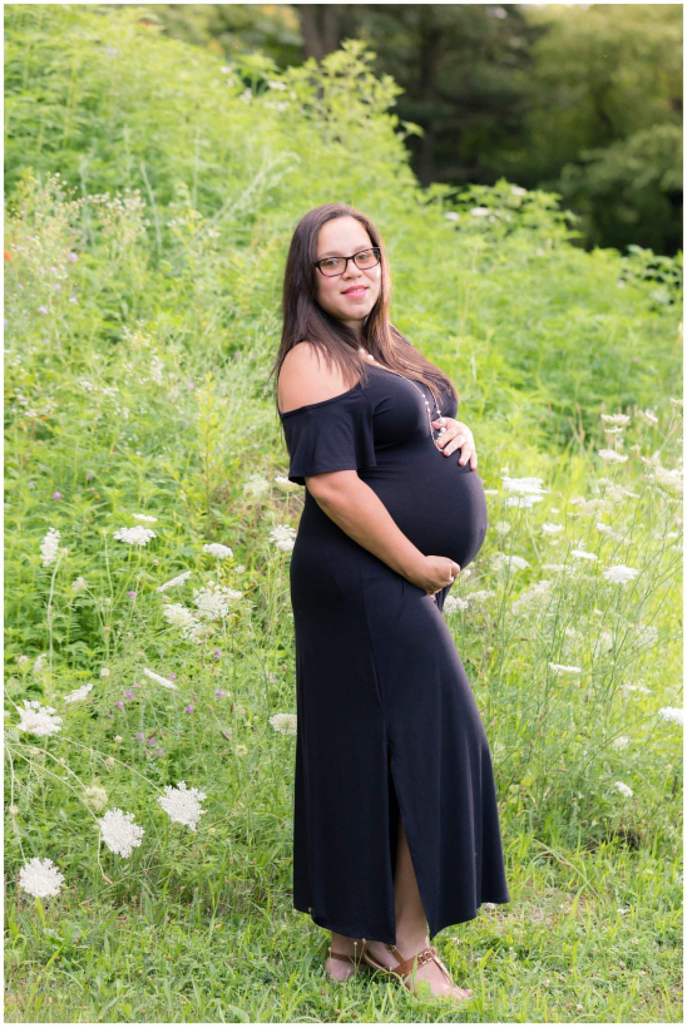 Outdoor maternity photos with wildflowers