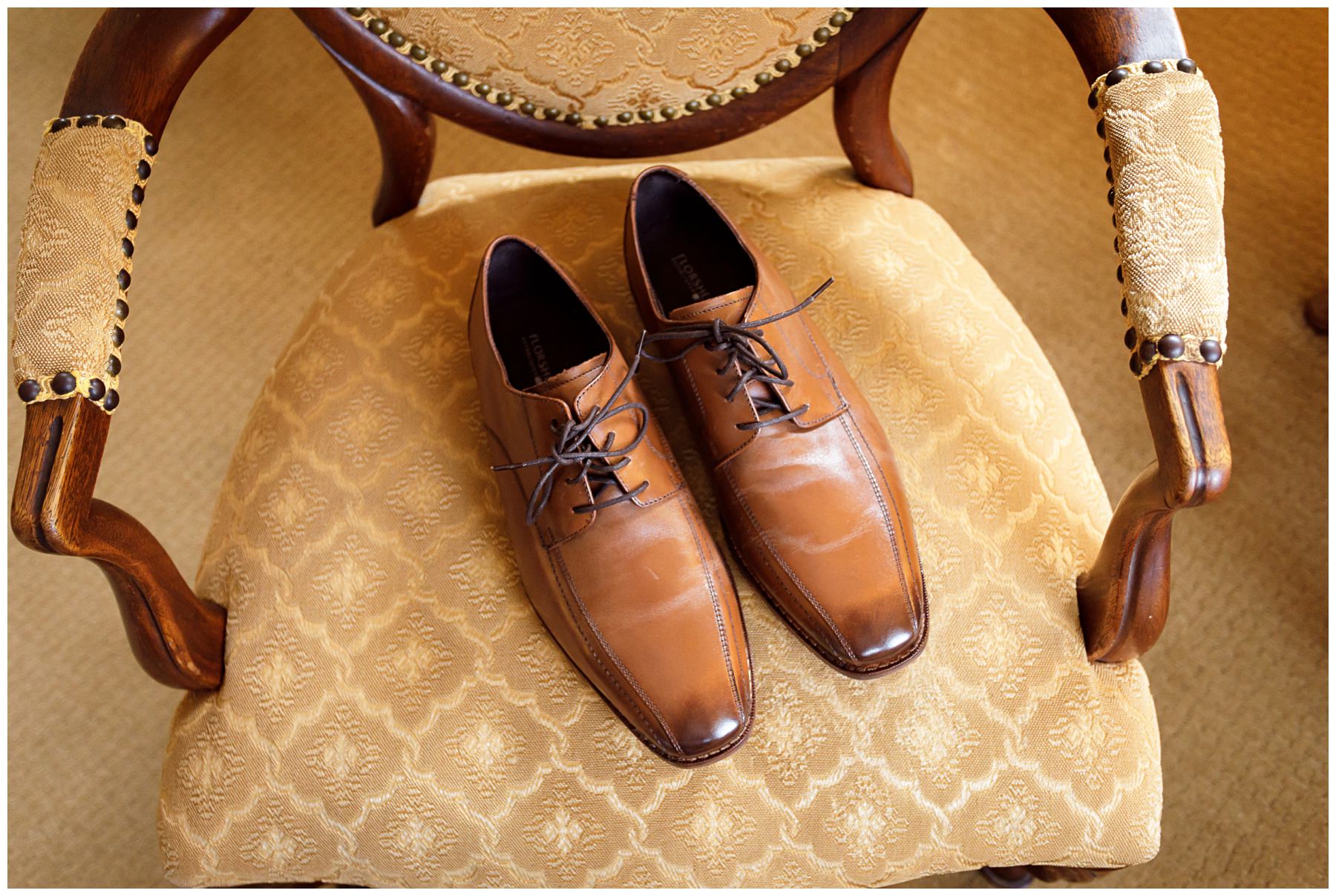 groom shoes